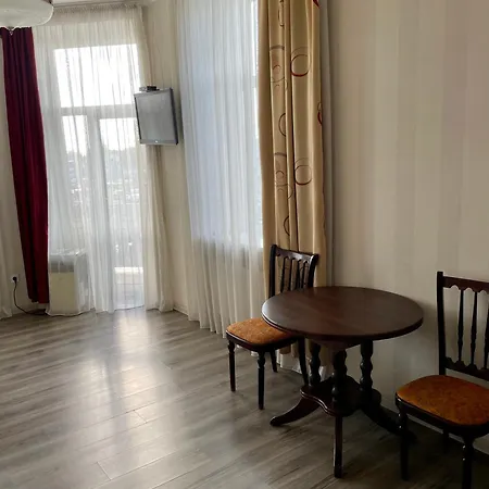 -біля вокзалу-недалеко від центру-городоцька 151 Aparthotel 3*
